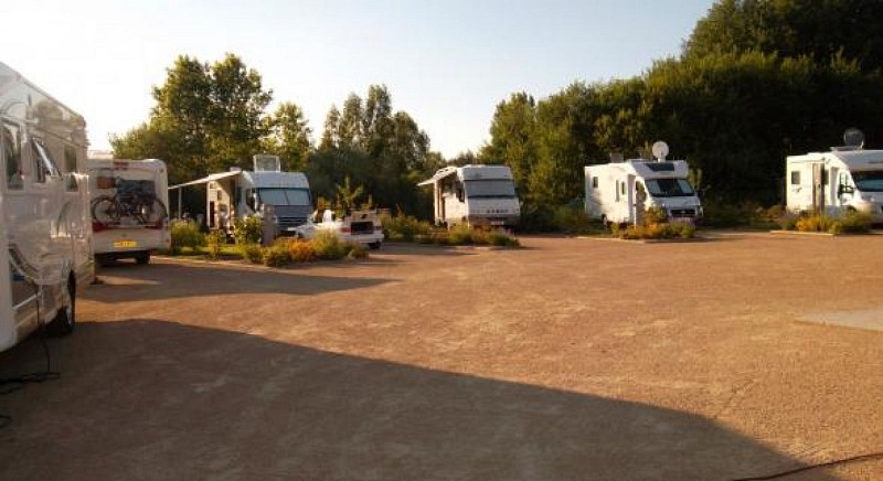 coucy-le-chateau_aire_camping_cars_2