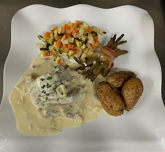 le-pin-restaurant-la-fontaine-fleurie-assiette