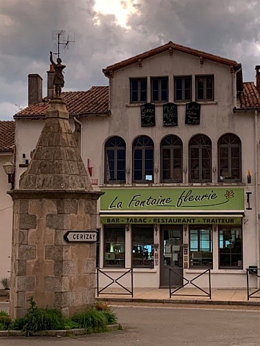 le-pin-restaurant-la-fontaine-fleurie-facade