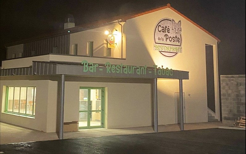 mauleon-restaurant-cafe-de-la-poste-facade-nuit