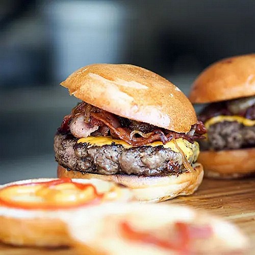 mauleon-restaurant-cafe-de-la-poste-burger