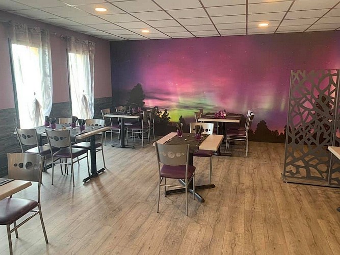 nueil-les-aubiers-restaurant-o-des-lys-salle