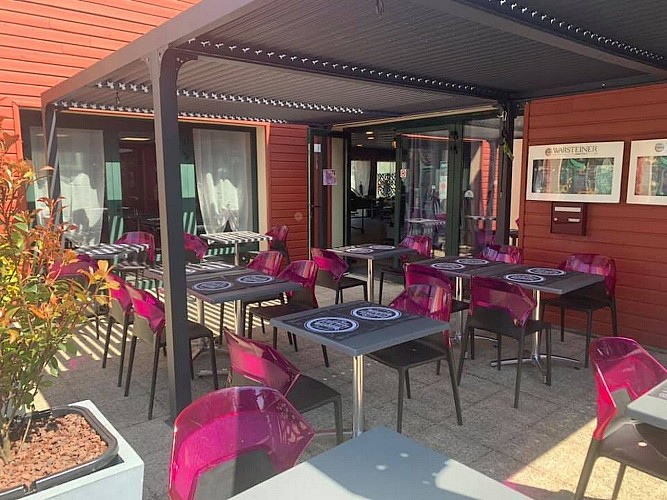 nueil-les-aubiers-restaurant-o-des-lys-terrasse