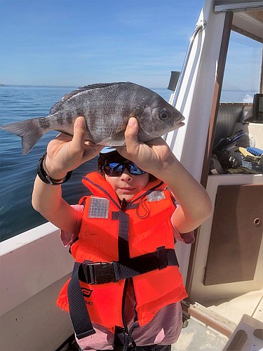 PÊCHE EN MER EN BATEAU OU DU BORD / PECHE A PIED avec un Guide de Pêche Diplômé d'Etat