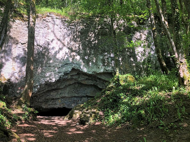 La grotte de la Porte Aïve