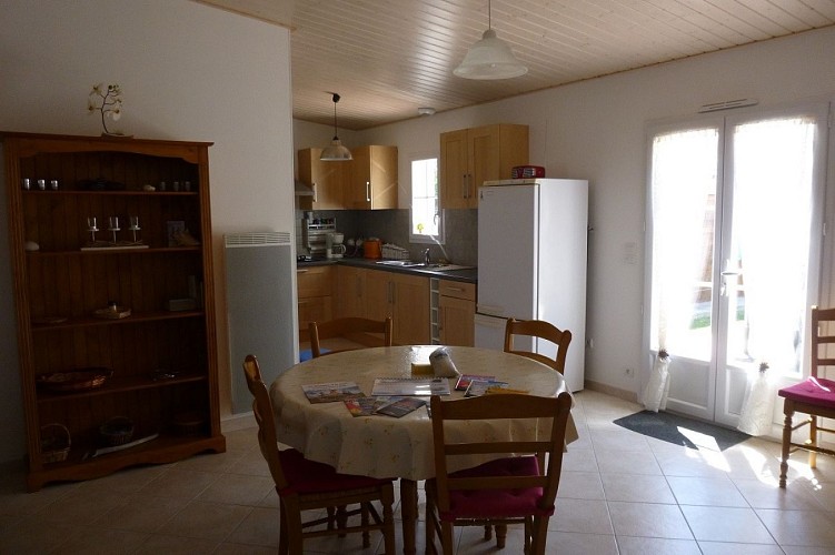 Maison avec terrasse et jardin clos