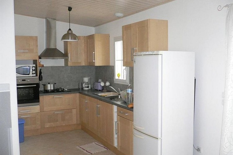 Maison avec terrasse et jardin clos