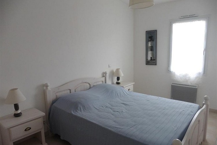 Maison avec terrasse et jardin clos