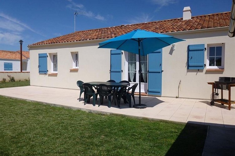 Maison avec terrasse et jardin clos