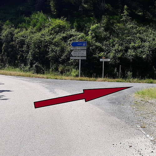 Après le pont a droite vers LAPLEAU