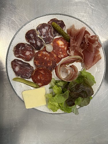 2026 - CACH - Lou Castagné - Assiette de charcuteries - ©Lou Castagné