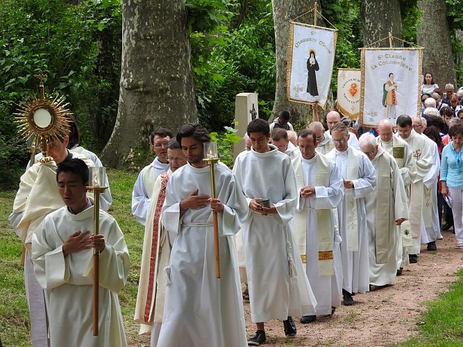 Procession Fête du Sacré-Coeur, paray-le-Monial