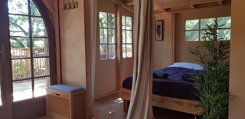 st-pierre-des-echaubrognes-domaine-chantoiseau-cabane-peter-pan-chambre1