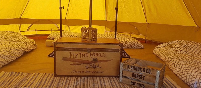 st-pierre-des-echaubrognes-domaine-chantoiseau-tente-trappeur