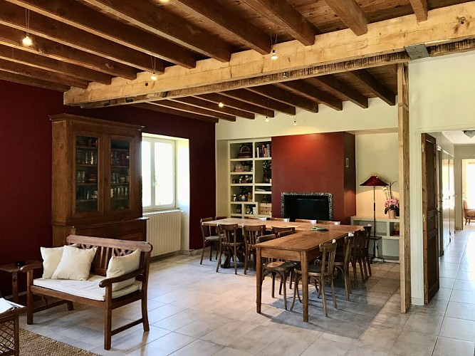 Etage, salle à manger, petit salon et cuisine à l'américaine du Gai Zazou