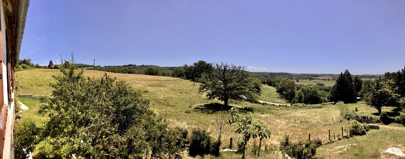 Vue de la terrasse couché de soleil et des chambres