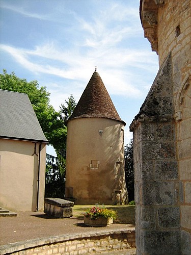 Tour XVe siècle du château de Neuvy-Pailloux