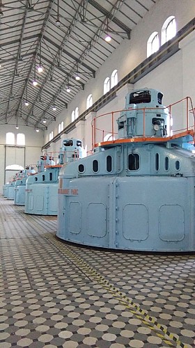 Salle des machines usine hydroélectrique EDF