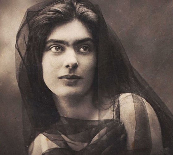 Portrait Sarah Caryth