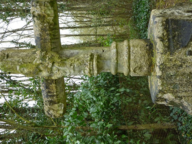 Croix en granit (XVè)