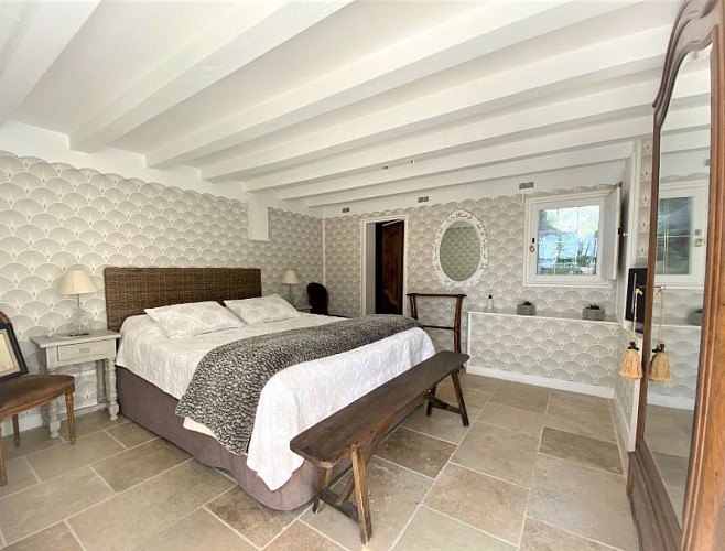 Château Sainte-Colombe : TOUR CARRE MAIN LEVEL BEDROOM 1