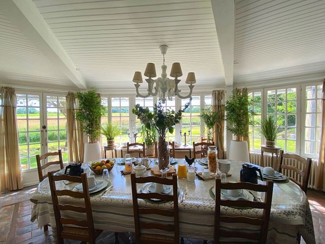 Château Sainte-Colombe : salle petit dejeuner
