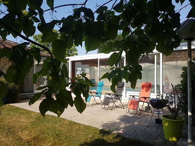 BerrySprings - la terrasse de la piscine