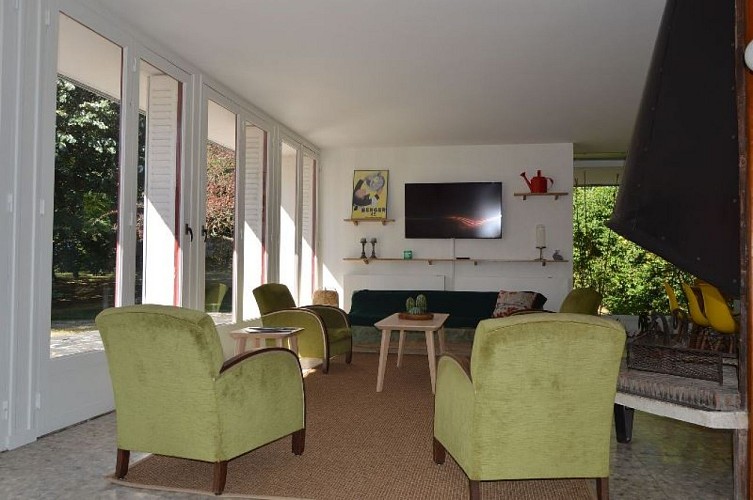 BerrySprings---Salon