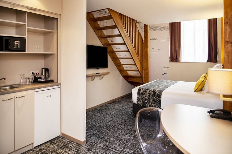 Bas Chambre Suite Duplex Jaune_HD_25 - cp Best Western Plus