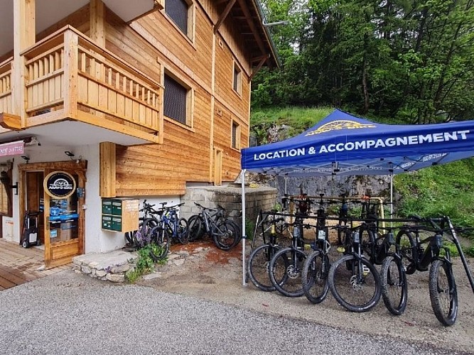 Arav'E-Bike: school and mountain electric bike escapes