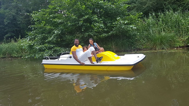 BRIARE - RIVERS AND CANALS IN EUROPE - En pédalo à Briare