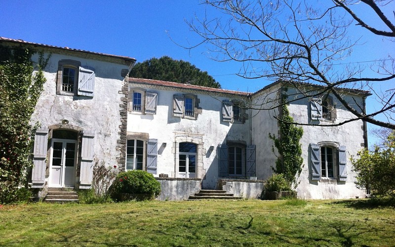 Caverie de Peyroux - extérieur1