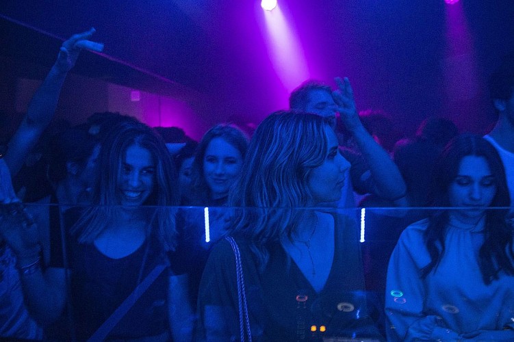 Carré Coast Biarritz Room#2 DJ Electro