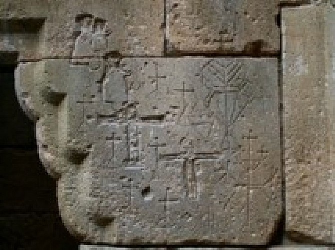 Visite guidée des mystèrieux graffiti