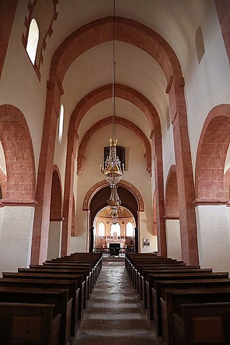 interieur-eglise-saint-pierre-uchizy