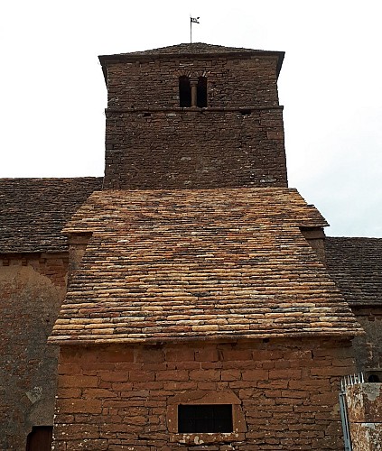 Burgy - Eglise - Le clocher vu du sud