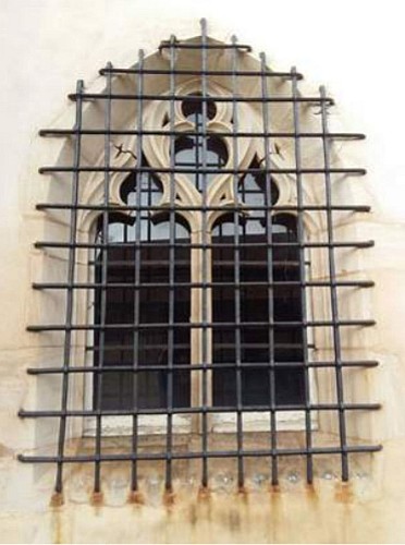 Cruzille fenêtre gothique église