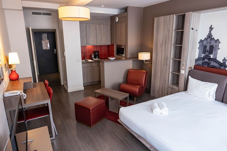 bb-home-grand-studio-kitchenette