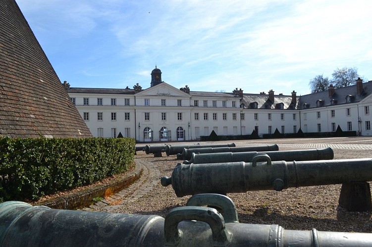 Chateau de la Verrerie, cour d'honneur