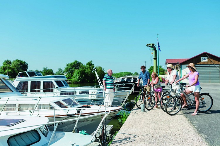 Chauny halte nautique sur la voie verte - velo