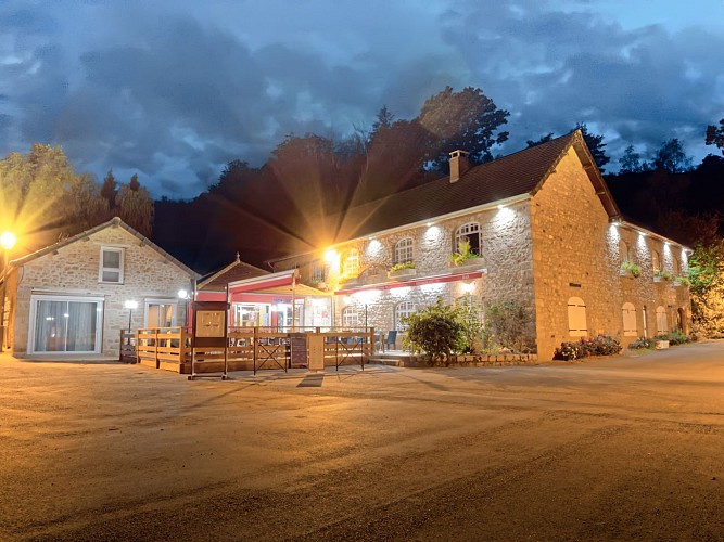 La Vieille Auberge Du Lac de nuit
