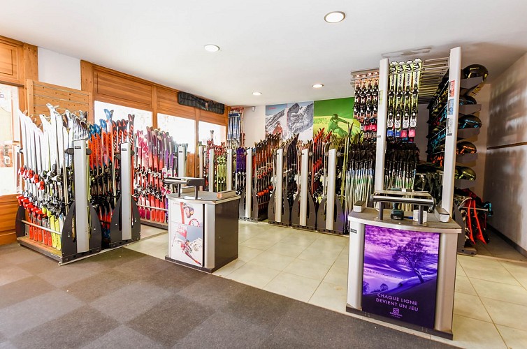 Magasin de sports Netski Active Mountain - le Village de Lessy