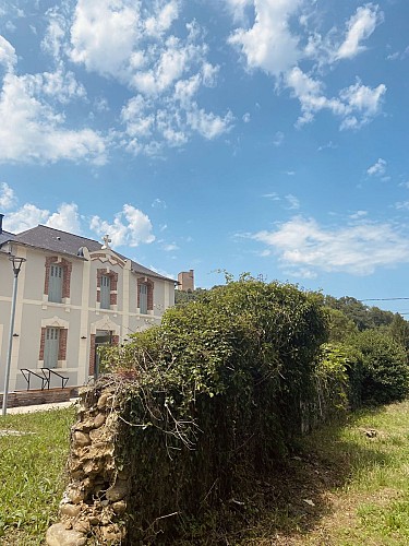 Gîte de groupe Lou Castet de Fébus - Montaner - vue depuis le jardin