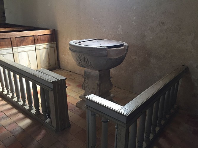 Eglise St Pierre des O. - Fonds baptismaux