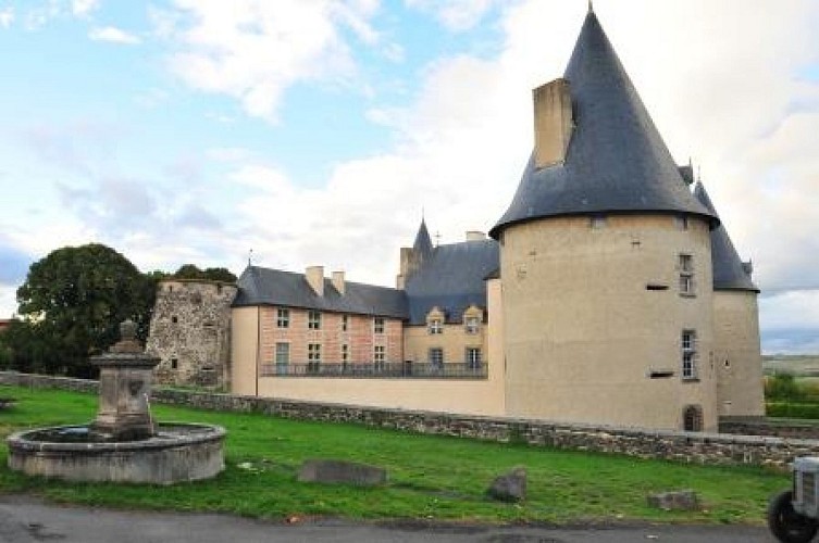 Villeneuve Lembron and its castle