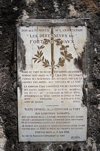 Plaque à la mémoire des défenseurs du fort de Vaux