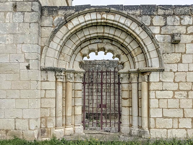 Ruines de la chapelle de Villemartin - Mouliets-et-Villemartin