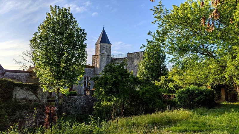 Château de Courcelles-le-Roi, Façade Ouest