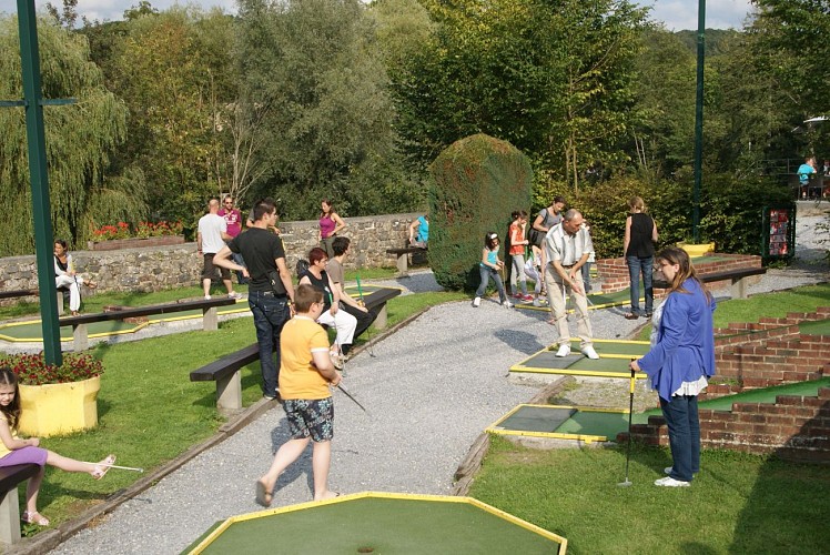 Aulne Abbey miniature golf in Thuin
