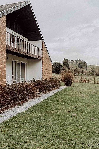 Jardin du meublé de vacances Le Chalet à Sivry-Rance